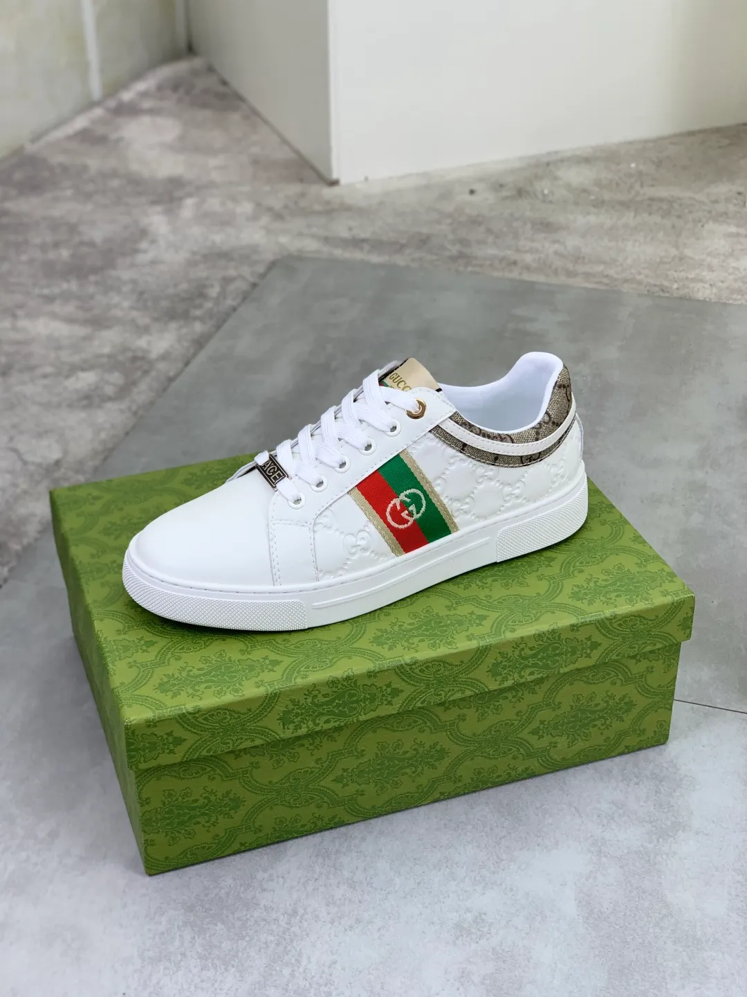 Men's Men's Shoes P420 💰[New Style] 🆘 The latest model from Gucci's official website🎁Classic casual and fashionable men's shoes👟Hot style💥Simple and elegant style, exclusive for trendy men. Unique latest brand elements from the official website👑Gucci original decoration, fashionable and generous, made of original soft calfskin fabric➕Comfortable soft sheepskin lining ✅The official website specifies wear-resistant rubber outsole_full of elasticity, classic model taken in real life🎬Color: 2️⃣colors available😍Number: 38-44